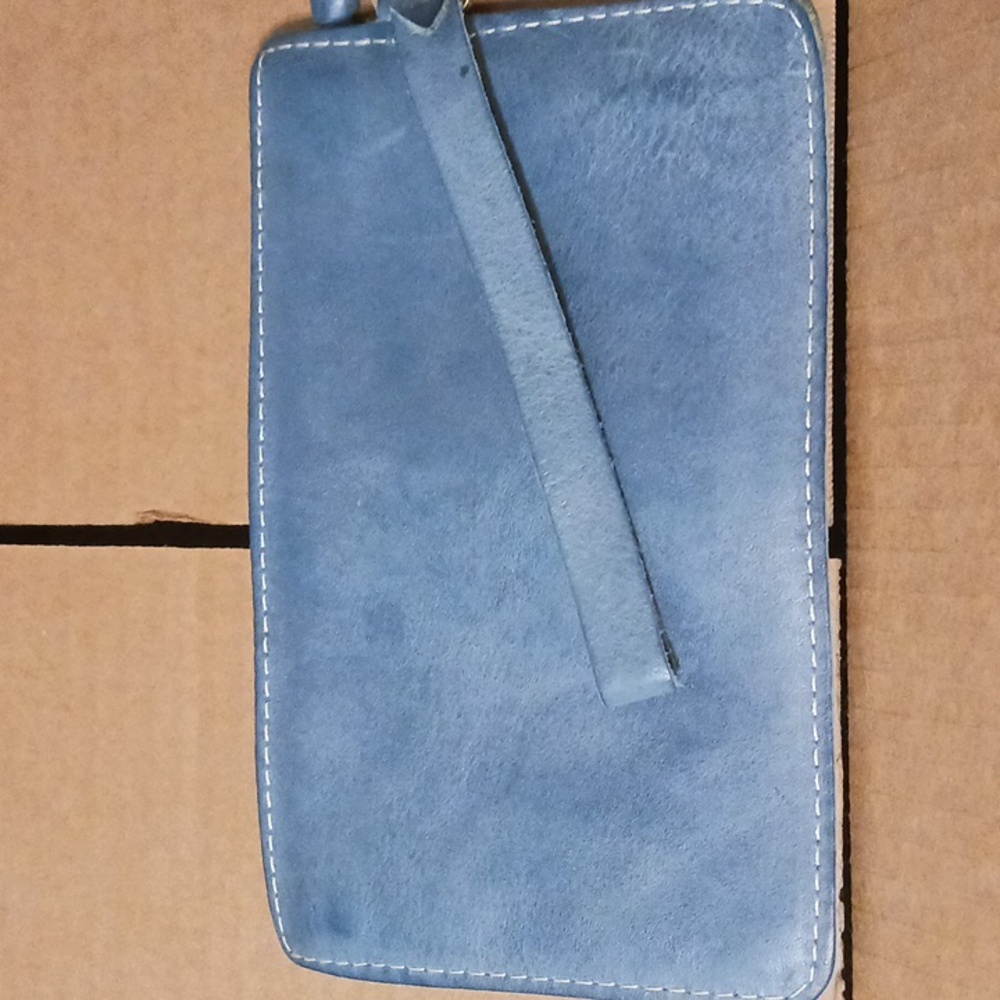 Portland Leather Adrianna Pouch. EUC.  Indigio color - Picture 6 of 7